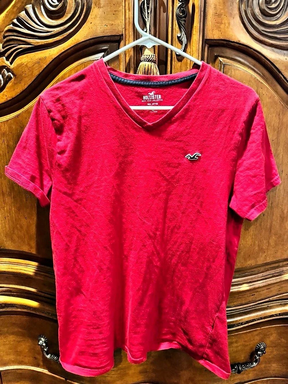 Hollister Must-Have Collection V-Neck T-Shirt Pink Medium